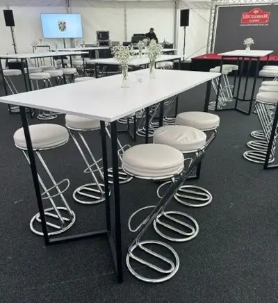 Hochtische und Barhocker für Ihre Hochzeit von Trauner Eventmöbel