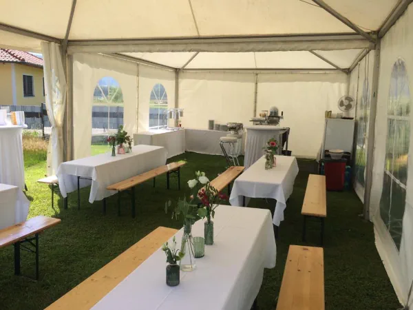 Biertisch Garinituren von Eventmöbel GmbH Trauner