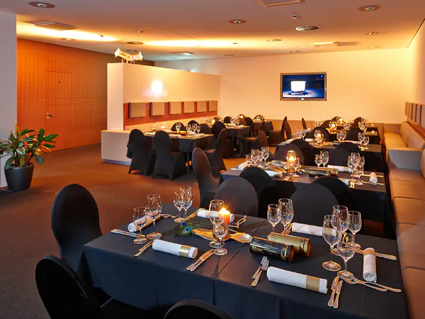 Tische von Eventmöbel GmbH Trauner